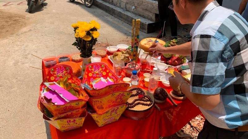 Văn khấn mượn tuổi làm nhà, thủ tục thay mặt gia chủ