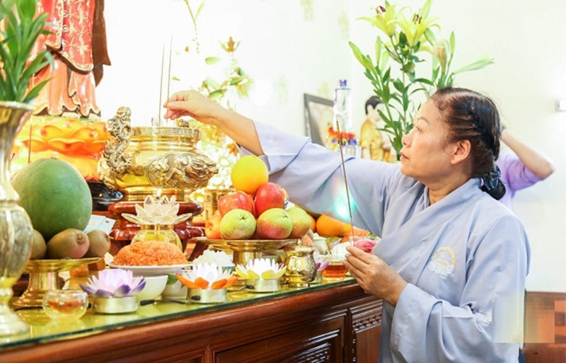 Văn khấn thay bàn thờ mới chi tiết