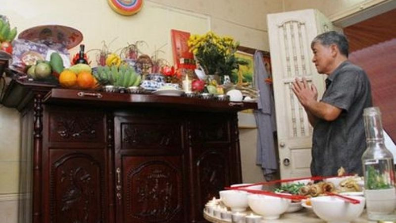 Văn khấn trong nhà thể hiện sự trang nghiêm và lòng thành kính với tổ tiên