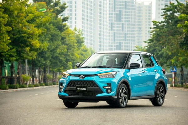Xe ô tô màu xanh ngọc tươi mới, độc đáo và đầy sức sống