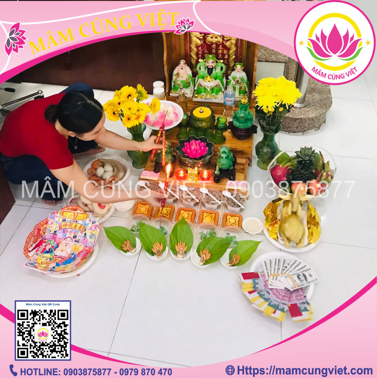 Bát hương và các vật phẩm quan trọng trên bàn thờ Thần Tài được sắp xếp ngay ngắn