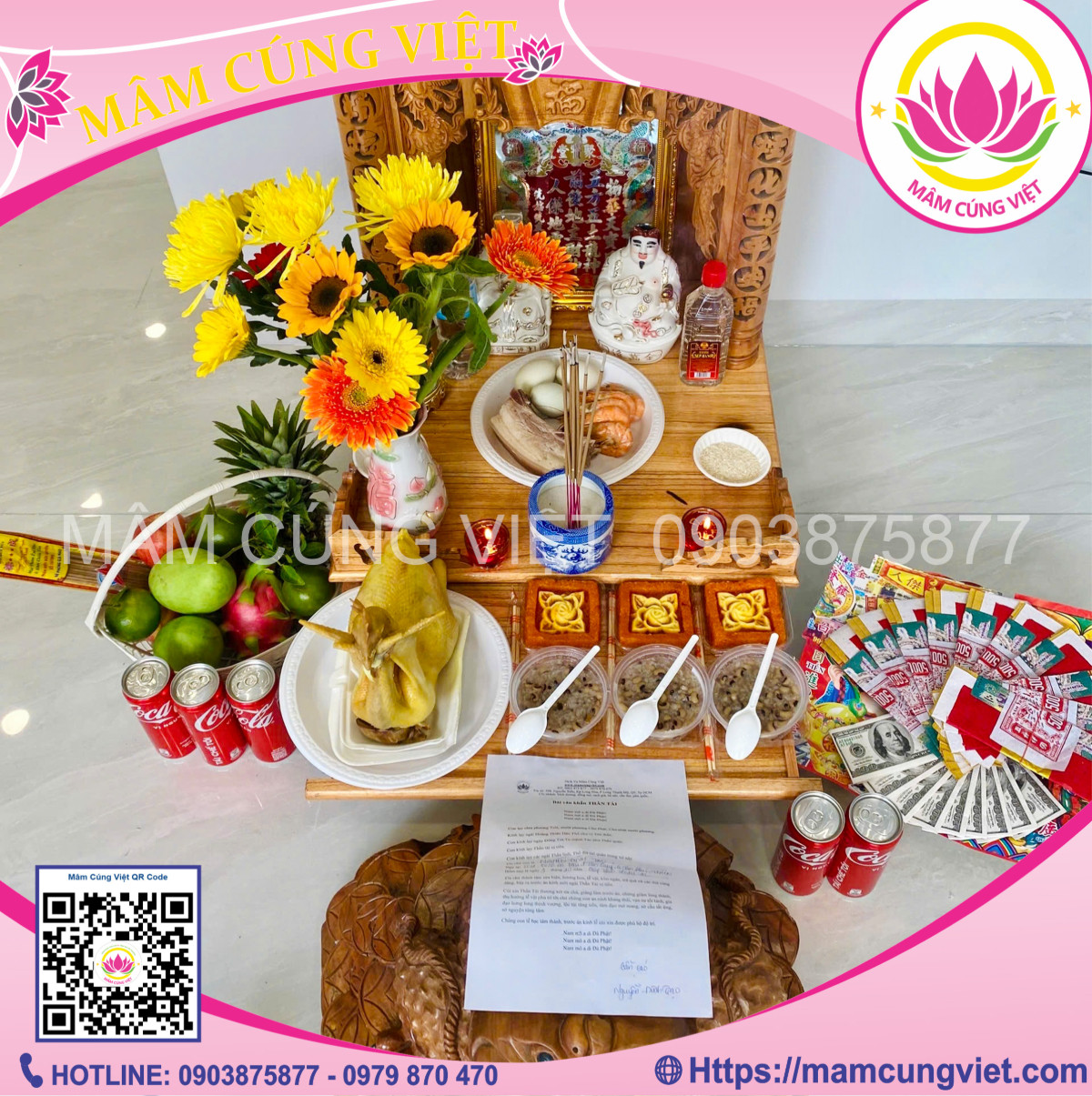 Bình hoa tươi và các vật phẩm cúng đơn giản trên bàn thờ