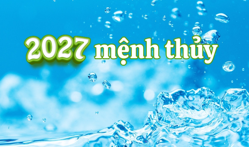 Bức tượng gỗ tinh xảo được đặt trong không gian thanh tịnh, thể hiện sự chú tâm vào đời sống nội tâm và tính cách chu toàn của người Đinh Mùi