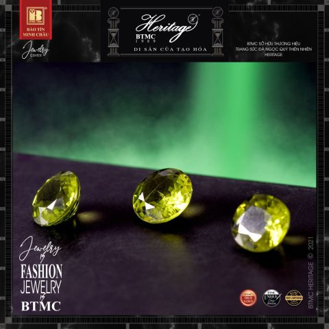 Cận cảnh viên đá Peridot thô