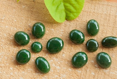 Chi tiết phân biệt giữa hai loại cẩm thạch Jadeite và Nephrite