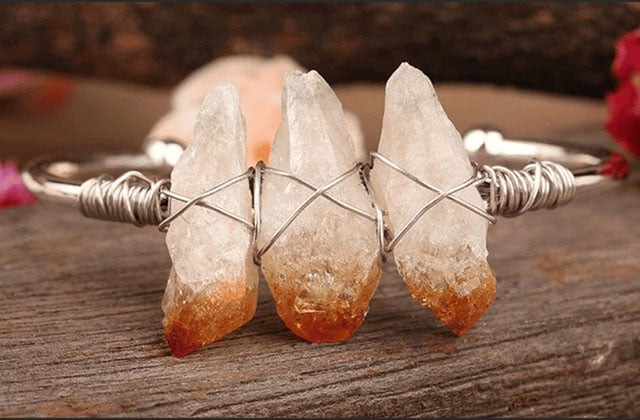 Đá quý Citrine hợp phong thủy với người mệnh Thổ và mệnh Kim