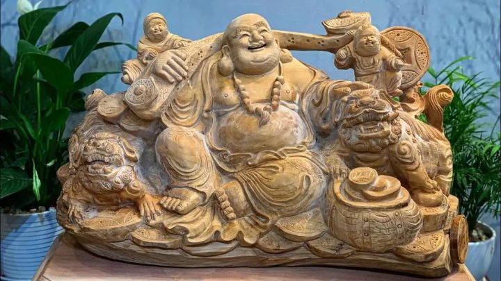 Đồ vật chế tác từ gỗ ngọc am có màu sắc vàng nâu đặc trưng