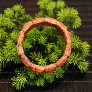 Vòng Tay Gỗ Nu Huyết Long Bản Vuông