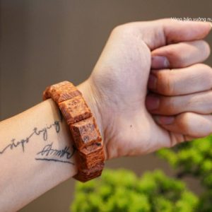 ( Bản Cao Cấp ) - Vòng Tay Gỗ Nu Huyết Long Bản Vuông