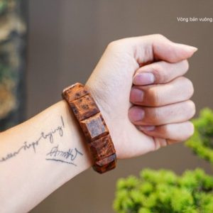 Vòng Tay Gỗ Nu Ngọc Am Nổi Bản Vuông