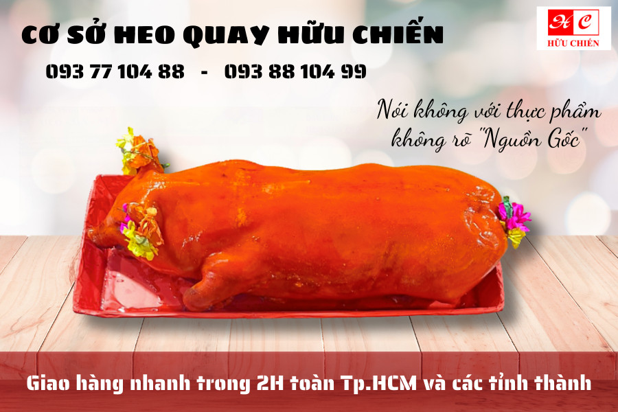 Heo quay đặt trang trọng trên mâm cúng thể hiện sự sung túc