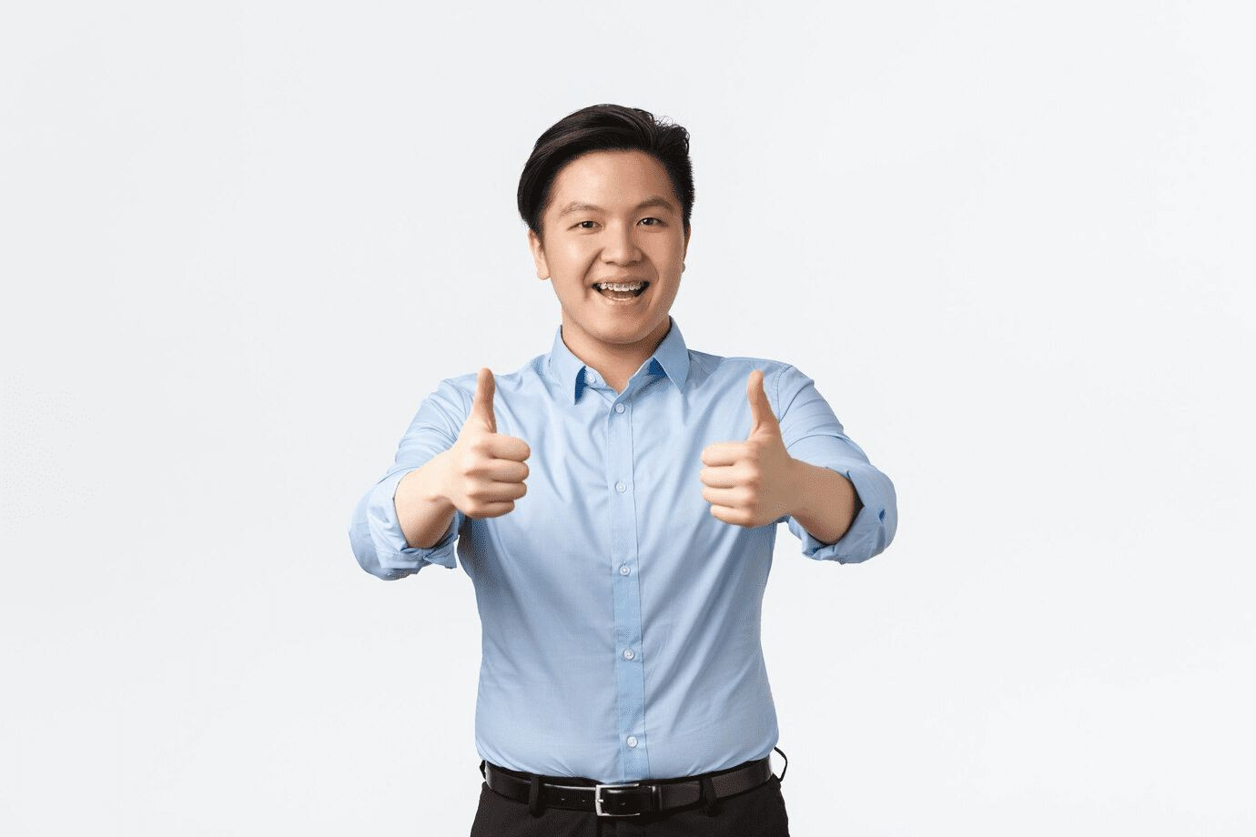 Hình ảnh bàn thờ gia tiên thể hiện sự tôn kính tâm linh