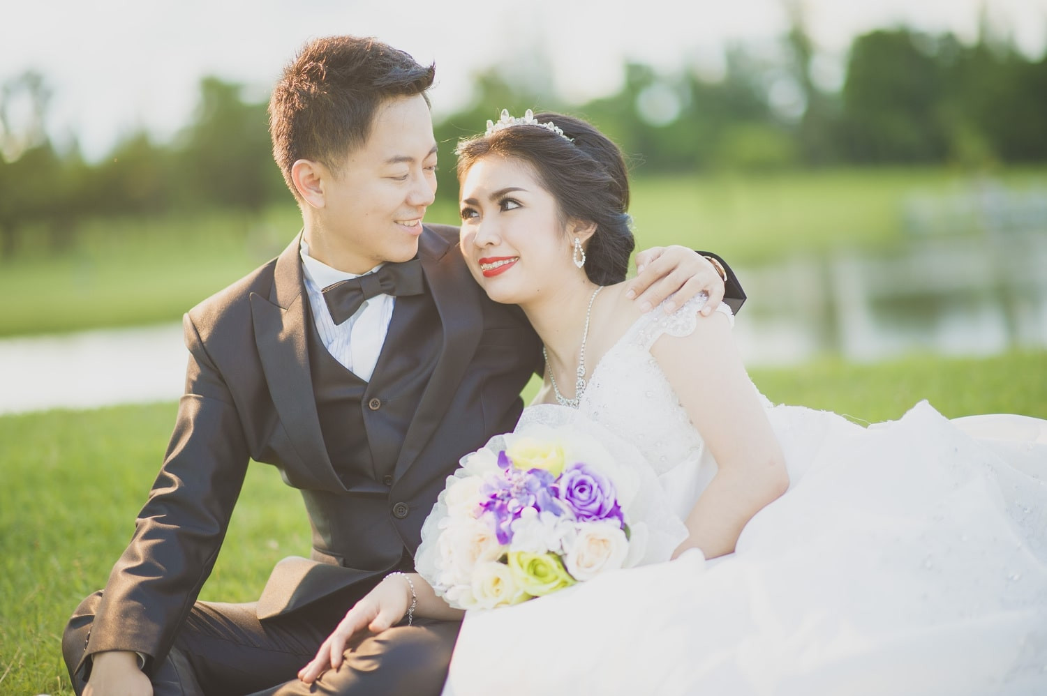 Hình ảnh cặp đôi thể hiện sự hòa hợp trong hôn nhân