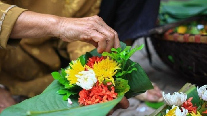 Hình ảnh minh họa nghi thức cúng bái ngoài trời trong dịp Thanh minh
