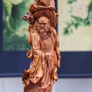 Đạt ma đứng lân gỗ sưa