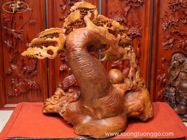 Tượng Di Lặc Ngồi Dưới Cây Tùng