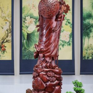 Đạt ma đứng chống gậy gỗ tử đàn đỏ