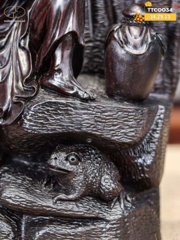 Tế công ngồi tử đàn tím