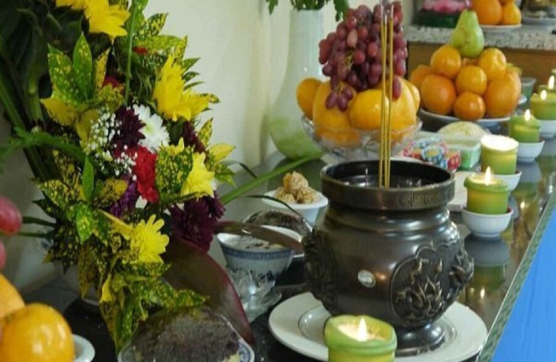 Mâm cỗ chay cúng người đã mất với đầy đủ các món ăn khác nhau