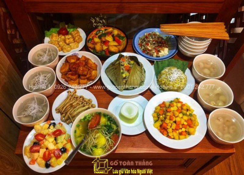 Mâm cỗ cúng chay thể hiện sự thanh tịnh trong nghi lễ tiễn biệt