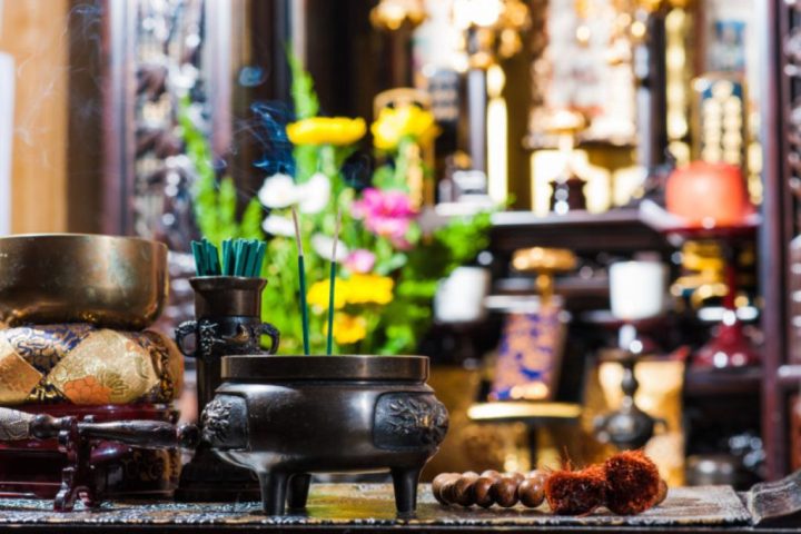Mâm cúng đầu năm thể hiện lòng thành kính của gia chủ đối với tổ tiên và các vị thần linh