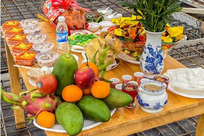 Mâm cúng sửa nhà cần sự chuẩn bị chu đáo và tươi mới