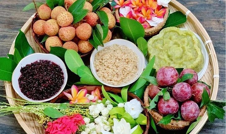 Mâm cúng Tết Đoan Ngọ với các lễ vật truyền thống, thể hiện lòng thành kính của gia đình