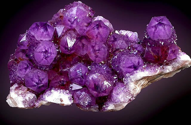 Truyền thuyết thần thoại về nguồn gốc màu tím của đá Amethyst