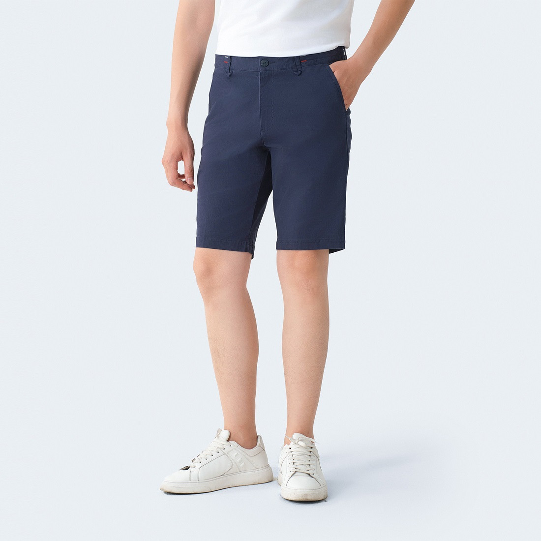 Tượng gỗ được chế tác tinh xảo với các chi tiết mang sắc thái tự nhiên