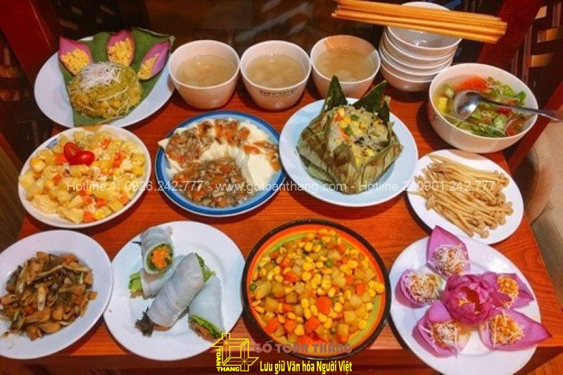 Tưởng nhớ người đã khuất bằng mâm cỗ cúng vào ngày giỗ hàng năm