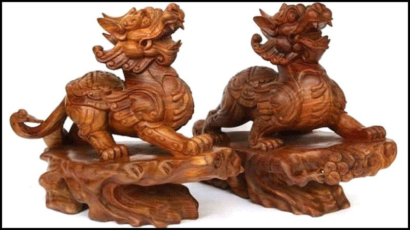 Tượng Tỳ Hưu bằng gỗ hoặc đá thạch anh phù hợp với mệnh Kim