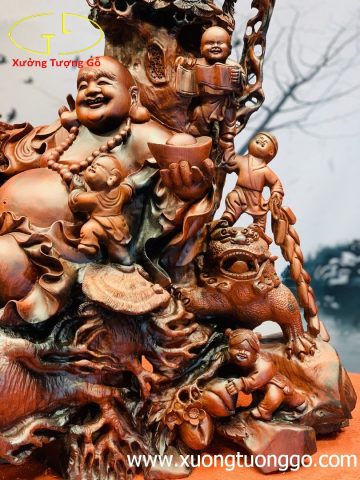 Di Lặc ngũ tiểu ngồi cây tùng hai nghê trắc đỏ đen. Di Lặc ngũ tiểu ngồi cây tùng hai nghê trắc đỏ đen.