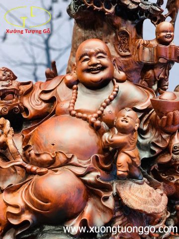 Di Lặc ngũ tiểu ngồi cây tùng hai nghê trắc đỏ đen. Di Lặc ngũ tiểu ngồi cây tùng hai nghê trắc đỏ đen.