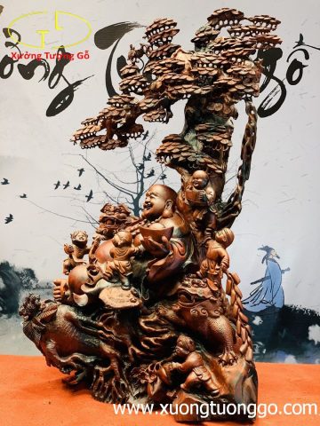 Di Lặc ngũ tiểu ngồi cây tùng hai nghê trắc đỏ đen. Di Lặc ngũ tiểu ngồi cây tùng hai nghê trắc đỏ đen.