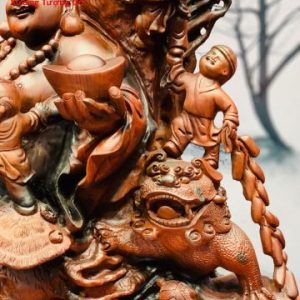 Di Lặc ngũ tiểu ngồi cây tùng hai nghê trắc đỏ đen. Di Lặc ngũ tiểu ngồi cây tùng hai nghê trắc đỏ đen.