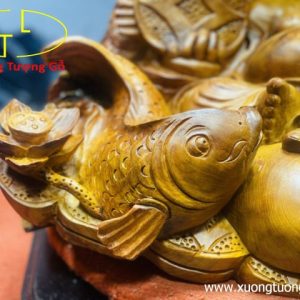 Di Lặc cá chép ngồi cây tùng hương ta. Di Lặc cá chép ngồi cây tùng hương ta.