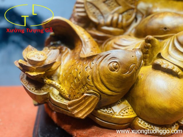 Di Lặc cá chép ngồi cây tùng hương ta. Di Lặc cá chép ngồi cây tùng hương ta.