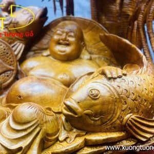 Di Lặc cá chép ngồi cây tùng hương ta. Di Lặc cá chép ngồi cây tùng hương ta.