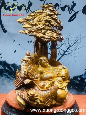 Di Lặc cá chép ngồi cây tùng hương ta. Di Lặc cá chép ngồi cây tùng hương ta.