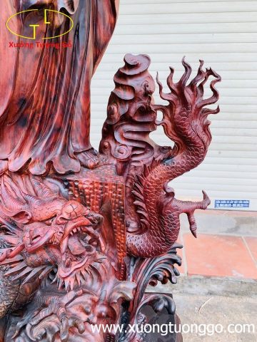 Đạt Ma ngự rồng trắc đỏ đen. Đạt Ma ngự rồng trắc đỏ đen.