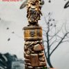 Di Lặc đứng trống.