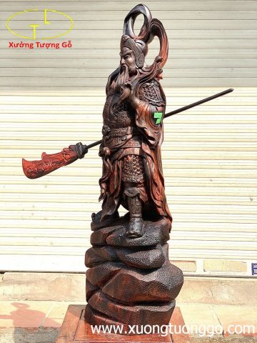 Quan Công xách đao. Quan Công xách đao.