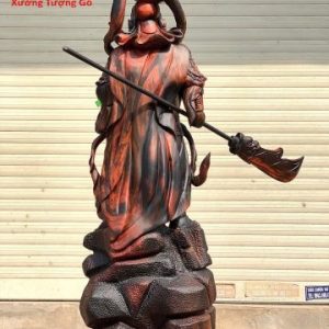 Quan Công xách đao. Quan Công xách đao.
