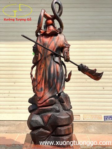 Quan Công xách đao. Quan Công xách đao.