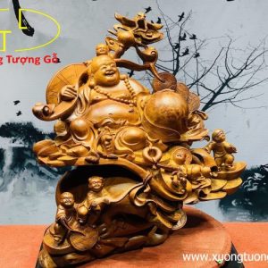 Di lặc ngũ tiểu vác gậy như ý. Di lặc ngũ tiểu vác gậy như ý.