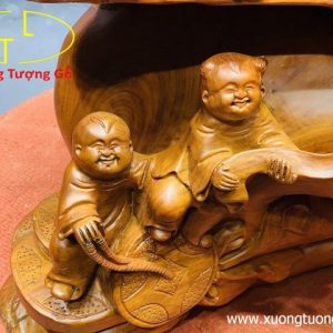 Di lặc ngũ tiểu vác gậy như ý. Di lặc ngũ tiểu vác gậy như ý.