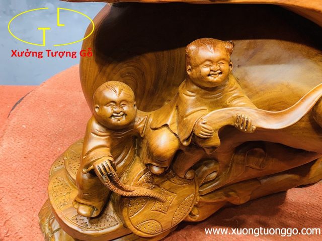 Di lặc ngũ tiểu vác gậy như ý. Di lặc ngũ tiểu vác gậy như ý.