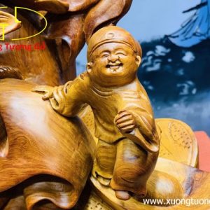 Di lặc ngũ tiểu vác gậy như ý. Di lặc ngũ tiểu vác gậy như ý.