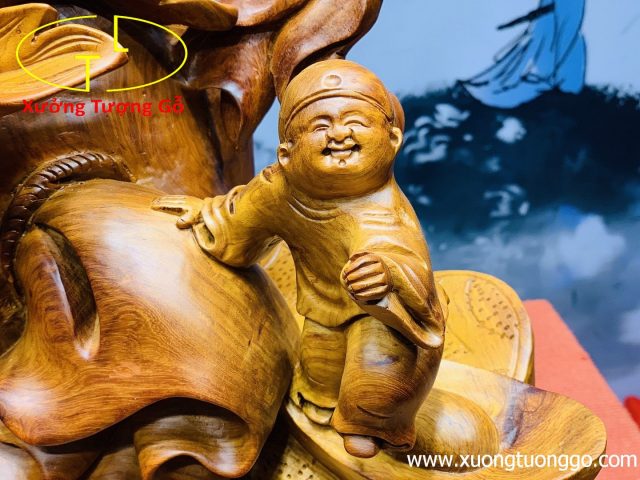 Di lặc ngũ tiểu vác gậy như ý. Di lặc ngũ tiểu vác gậy như ý.