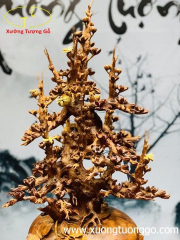 Bình mai gỗ hương. Bình mai gỗ hương.